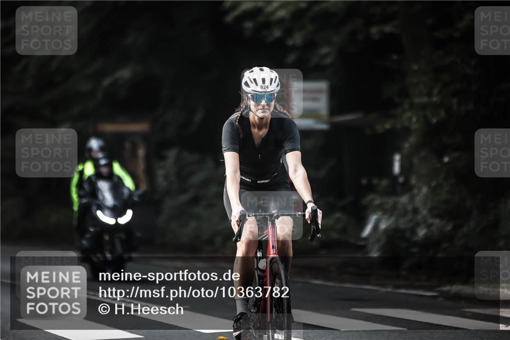 13.09.2026 - Stadtparktriathlon H.Heesch http://msf.ph/oto/10363782 13.09.2026 11:20:42 Radfahren 594, 602, 641, 824 meine-sportfotos.de