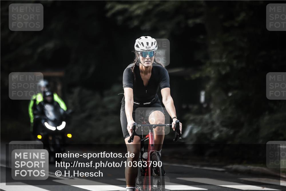 13.09.2026 - Stadtparktriathlon H.Heesch http://msf.ph/oto/10363790 13.09.2026 11:20:42 Radfahren 594, 602, 641, 824 meine-sportfotos.de
