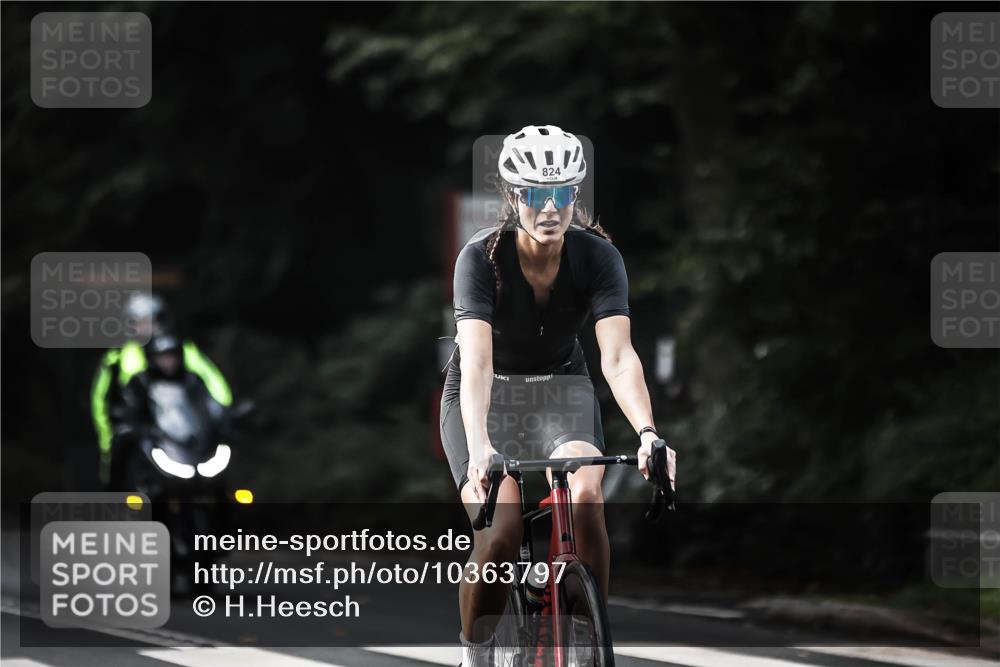 13.09.2026 - Stadtparktriathlon H.Heesch http://msf.ph/oto/10363797 13.09.2026 11:20:42 Radfahren 594, 602, 641, 824 meine-sportfotos.de