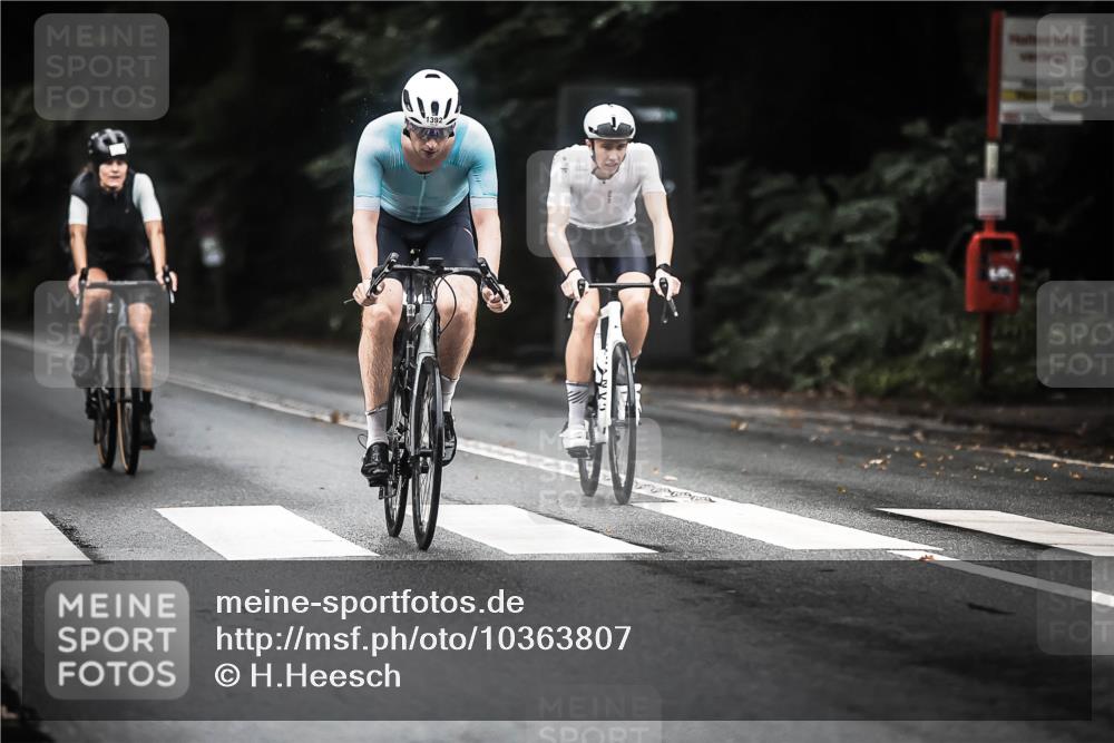 13.09.2026 - Stadtparktriathlon H.Heesch http://msf.ph/oto/10363807 13.09.2026 13:11:51 Radfahren 1196, 1220, 1291, 1336, 1338, 1378, 1392, 1443 meine-sportfotos.de
