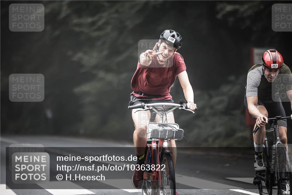 13.09.2026 - Stadtparktriathlon H.Heesch http://msf.ph/oto/10363822 13.09.2026 10:09:12 Radfahren 228, 263 meine-sportfotos.de