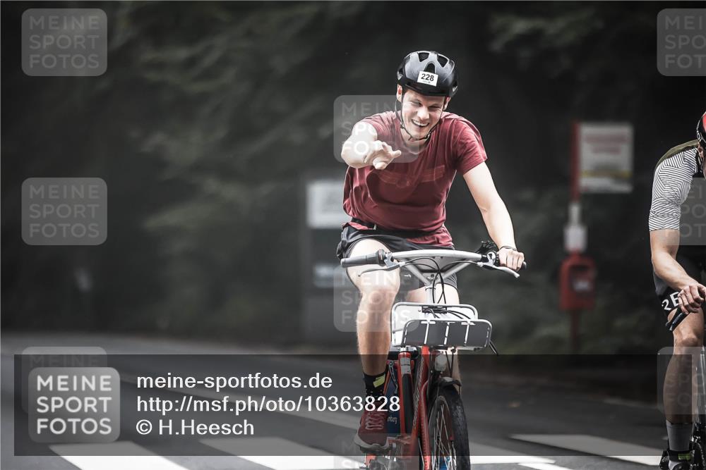13.09.2026 - Stadtparktriathlon H.Heesch http://msf.ph/oto/10363828 13.09.2026 10:09:12 Radfahren 228, 263 meine-sportfotos.de
