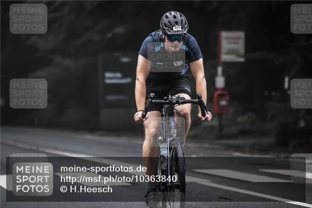 13.09.2026 - Stadtparktriathlon H.Heesch http://msf.ph/oto/10363840 13.09.2026 10:09:21 Radfahren 226, 344 meine-sportfotos.de