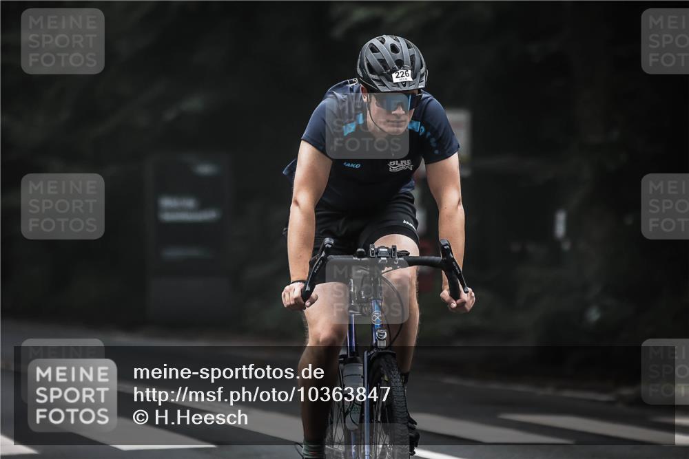 13.09.2026 - Stadtparktriathlon H.Heesch http://msf.ph/oto/10363847 13.09.2026 10:09:22 Radfahren 226, 344 meine-sportfotos.de
