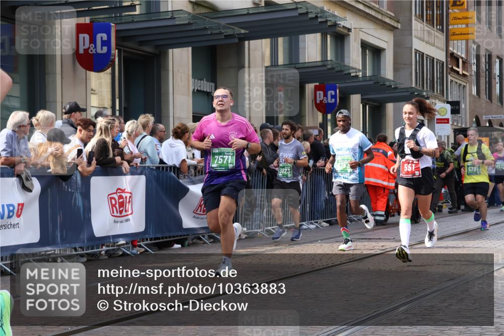 13.09.2026 - 21. swb-Marathon Bremen Strokosch-Dieckow http://msf.ph/oto/10363883 13.09.2026 13:37:01 Ziel 270, 391, 448, 869, 1180, 1854, 1991, 2531, 3323, 3333, 3627, 3732, 3823, 3894, 4628, 4932, 4947, 5388, 5547, 5577, 5612, 5738, 5791, 6046, 6629, 6904, 6947, 6961, 7006, 7074, 7571, 8268, 8439, 8443, 8458, 8553, 8748, 8753, 9140, 9317, 9701, 10106, 13077, 551, 813, 843, 950, 1285, 1641, 1849, 1936, 2241, 2275, 2930, 3122, 3541, 3635, 3787, 3815, 3874, 3909, 3998, 4261, 4410, 4448, 5236, 5355, 6056, 6269, 6408, 6431, 7046 meine-sportfotos.de