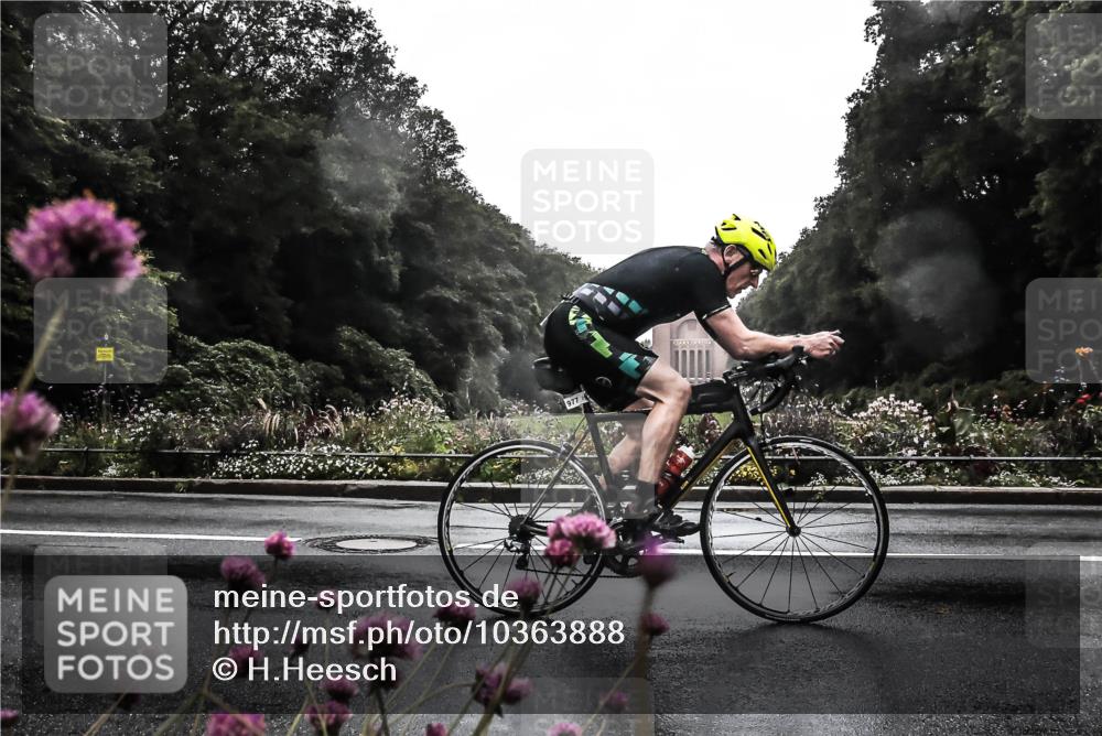 13.09.2026 - Stadtparktriathlon H.Heesch http://msf.ph/oto/10363888 13.09.2026 12:31:49 Radfahren 932, 977, 1111 meine-sportfotos.de