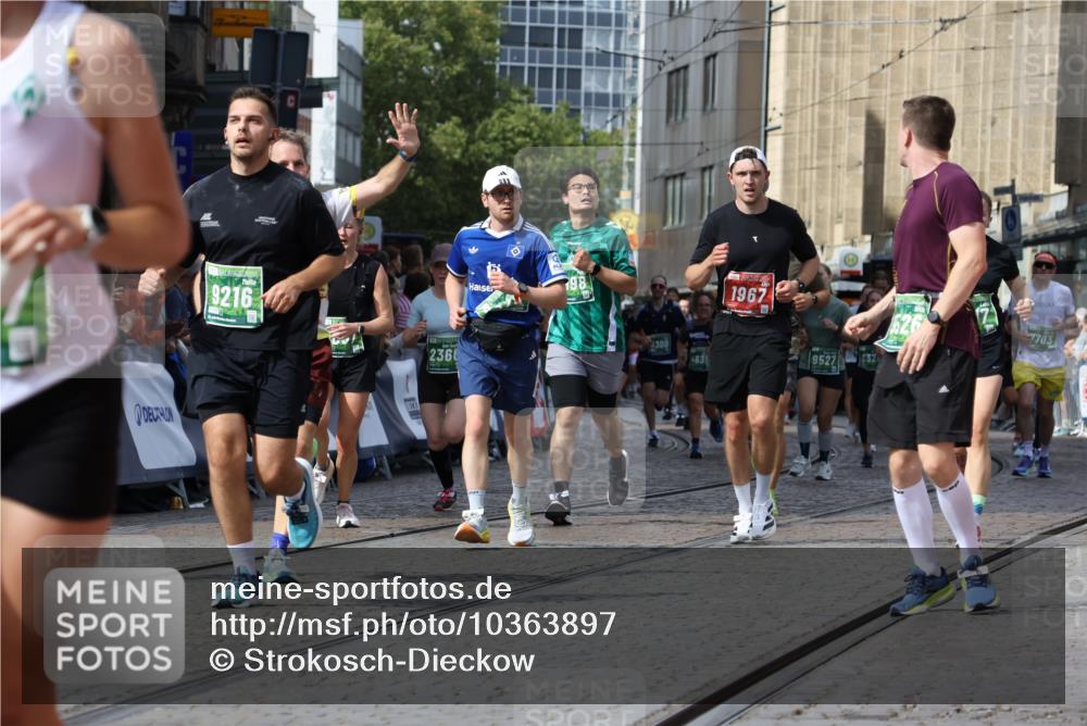 13.09.2026 - 21. swb-Marathon Bremen Strokosch-Dieckow http://msf.ph/oto/10363897 13.09.2026 13:35:04 Ziel 1210, 1395, 1871, 1967, 2525, 2561, 2755, 2831, 3052, 3058, 3181, 3353, 3380, 3388, 3765, 3842, 4537, 5378, 5415, 5488, 5684, 5694, 5760, 6085, 6128, 6168, 6244, 7443, 7462, 7833, 8155, 8182, 8453, 8493, 8552, 8683, 9038, 9751, 9788, 9820, 13180, 536, 2003, 2366, 2492, 2625, 3063, 3311, 3916, 4635, 4985, 5016, 6320, 6391, 6750, 7657, 7703, 7998, 8300, 8328, 9017, 9216, 9526, 9527 meine-sportfotos.de