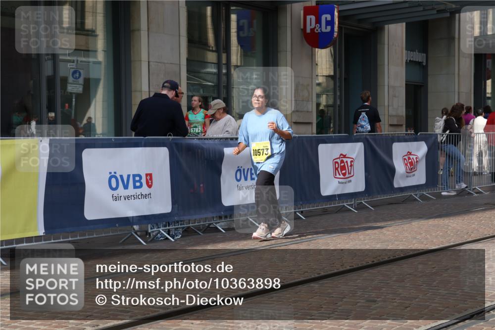 13.09.2026 - 21. swb-Marathon Bremen Strokosch-Dieckow http://msf.ph/oto/10363898 13.09.2026 11:26:34 Ziel 10573, 11254, 11851, 12377, 12408, 10667, 11538 meine-sportfotos.de