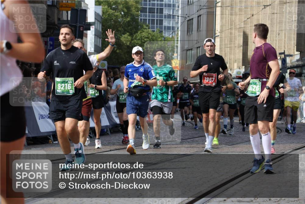 13.09.2026 - 21. swb-Marathon Bremen Strokosch-Dieckow http://msf.ph/oto/10363938 13.09.2026 13:35:04 Ziel 1210, 1395, 1871, 1967, 2525, 2561, 2755, 2831, 3052, 3058, 3181, 3353, 3380, 3388, 3765, 3842, 4537, 5378, 5415, 5488, 5684, 5694, 5760, 6085, 6128, 6168, 6244, 7443, 7462, 7833, 8155, 8182, 8453, 8493, 8552, 8683, 9038, 9751, 9788, 9820, 13180, 536, 2003, 2366, 2492, 2625, 3063, 3311, 3916, 4635, 4985, 5016, 6320, 6391, 6750, 7657, 7703, 7998, 8300, 8328, 9017, 9216, 9526, 9527 meine-sportfotos.de