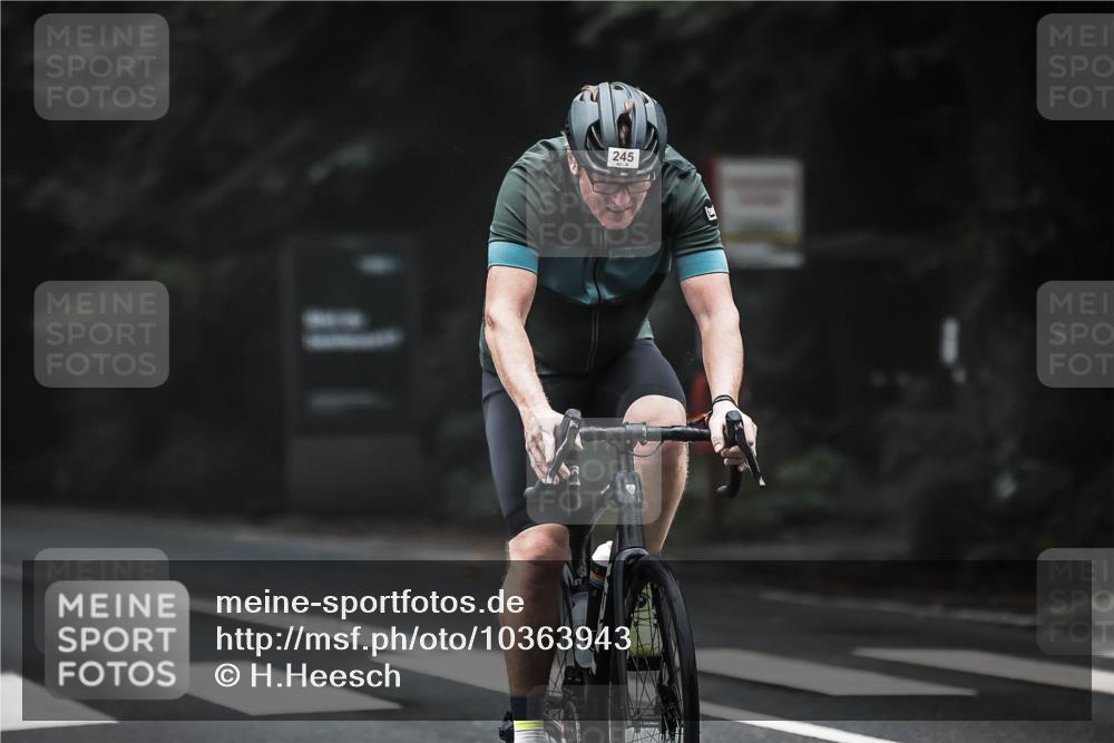 13.09.2026 - Stadtparktriathlon H.Heesch http://msf.ph/oto/10363943 13.09.2026 10:09:36 Radfahren 211, 245, 317 meine-sportfotos.de