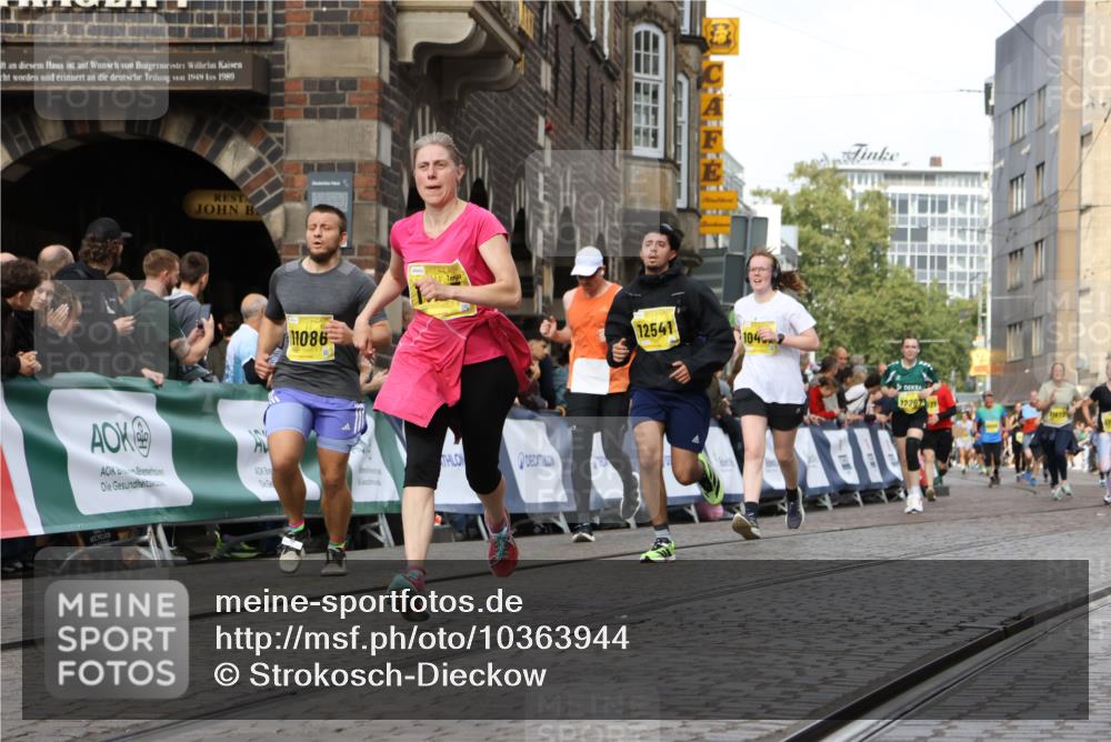 13.09.2026 - 21. swb-Marathon Bremen Strokosch-Dieckow http://msf.ph/oto/10363944 13.09.2026 10:59:24 Ziel 10383, 10415, 10427, 10477, 10668, 10787, 10843, 11034, 11125, 11267, 11278, 11301, 11302, 11602, 11913, 12015, 12118, 12127, 12130, 12131, 12200, 12271, 12297, 12414, 10147, 10745, 10922, 11151, 11207, 11519, 11594, 12295, 12481, 12527 meine-sportfotos.de