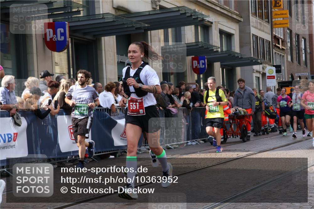 13.09.2026 - 21. swb-Marathon Bremen Strokosch-Dieckow http://msf.ph/oto/10363952 13.09.2026 13:37:02 Ziel 270, 391, 448, 869, 1180, 1854, 1991, 2531, 3323, 3333, 3627, 3732, 3823, 3894, 4628, 4932, 4947, 5388, 5547, 5577, 5612, 5738, 5791, 6046, 6629, 6904, 6947, 6961, 7006, 7074, 7571, 8268, 8439, 8443, 8458, 8553, 8674, 8748, 8753, 9140, 9317, 9701, 10106, 13077, 551, 813, 843, 950, 1285, 1641, 1849, 1936, 1991, 2241, 2275, 2930, 3122, 3541, 3635, 3787, 3874, 3909, 3998, 4261, 4410, 4448, 5236, 5355, 6056, 6269, 6408, 6431, 6629, 6961, 7046 meine-sportfotos.de