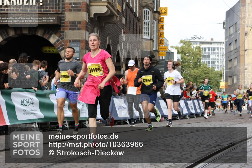 13.09.2026 - 21. swb-Marathon Bremen Strokosch-Dieckow http://msf.ph/oto/10363966 13.09.2026 10:59:24 Ziel 10383, 10415, 10427, 10477, 10668, 10787, 10843, 11034, 11125, 11267, 11278, 11301, 11302, 11602, 11913, 12015, 12118, 12127, 12130, 12131, 12200, 12271, 12297, 12414, 10147, 10745, 10922, 11151, 11207, 11519, 11594, 12295, 12481, 12527 meine-sportfotos.de