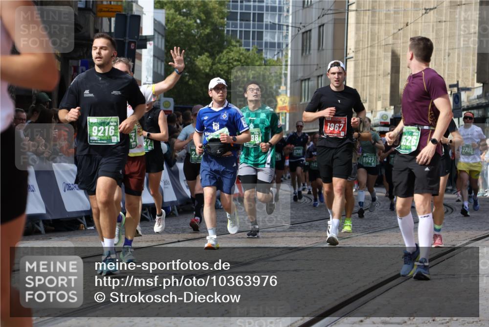 13.09.2026 - 21. swb-Marathon Bremen Strokosch-Dieckow http://msf.ph/oto/10363976 13.09.2026 13:35:04 Ziel 1210, 1395, 1871, 1967, 2525, 2561, 2755, 2831, 3052, 3058, 3181, 3353, 3380, 3388, 3765, 3842, 4537, 5378, 5415, 5488, 5684, 5694, 5760, 6085, 6128, 6168, 6244, 7443, 7462, 7833, 8155, 8182, 8453, 8493, 8552, 8683, 9038, 9751, 9788, 9820, 13180, 536, 2003, 2366, 2492, 2625, 3063, 3311, 3916, 4635, 4985, 5016, 6320, 6391, 6750, 7657, 7703, 7998, 8300, 8328, 9017, 9216, 9526, 9527 meine-sportfotos.de