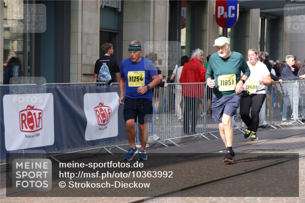 13.09.2026 - 21. swb-Marathon Bremen Strokosch-Dieckow http://msf.ph/oto/10363992 13.09.2026 11:26:36 Ziel 10573, 11254, 11851, 12377, 12408, 10667, 11538 meine-sportfotos.de