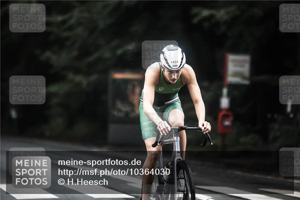 13.09.2026 - Stadtparktriathlon H.Heesch http://msf.ph/oto/10364030 13.09.2026 13:12:12 Radfahren 1374, 1409, 1431 meine-sportfotos.de