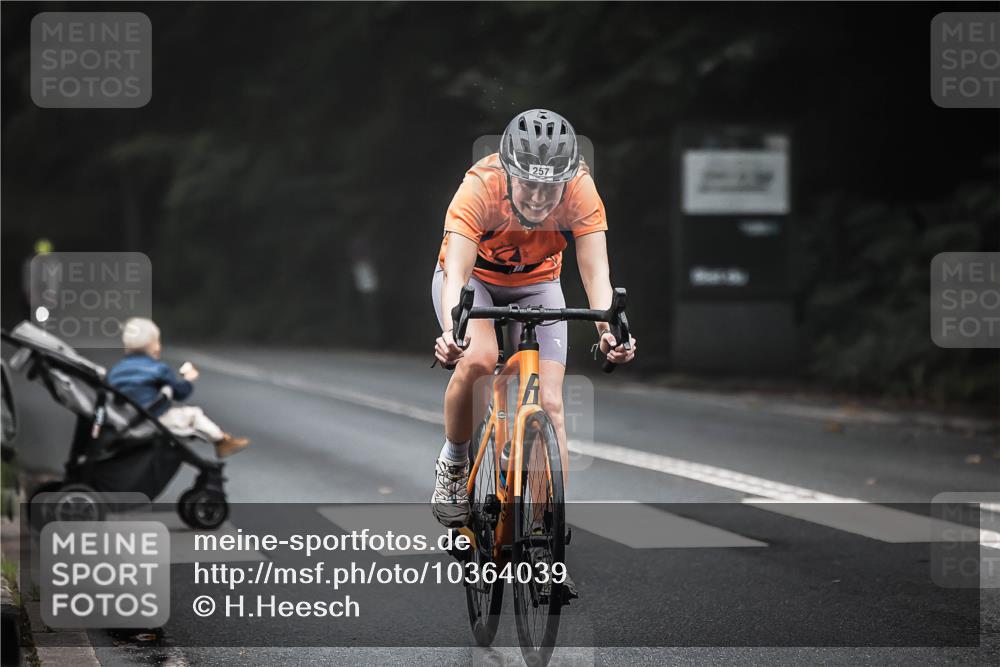 13.09.2026 - Stadtparktriathlon H.Heesch http://msf.ph/oto/10364039 13.09.2026 10:09:47 Radfahren 249, 257, 317 meine-sportfotos.de
