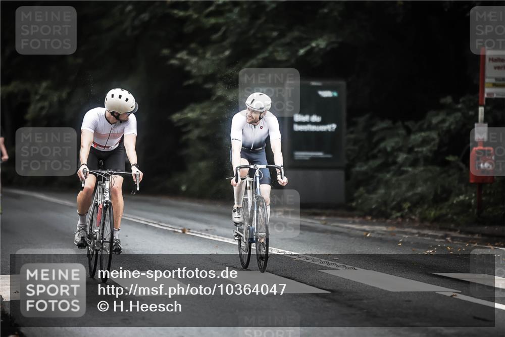 13.09.2026 - Stadtparktriathlon H.Heesch http://msf.ph/oto/10364047 13.09.2026 13:12:16 Radfahren 1195, 1374, 1409, 1431 meine-sportfotos.de
