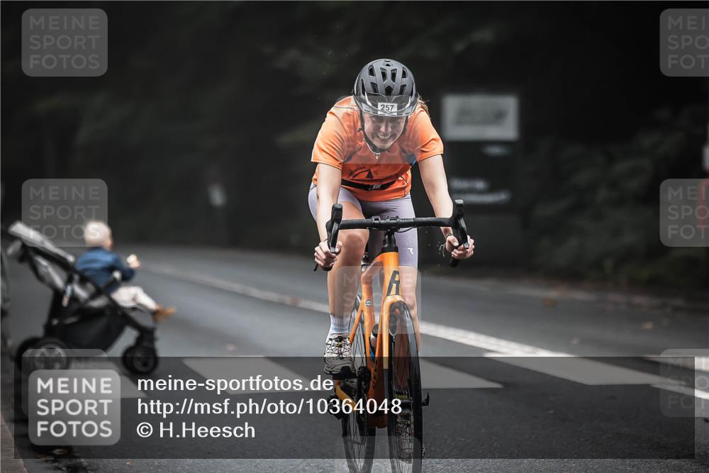 13.09.2026 - Stadtparktriathlon H.Heesch http://msf.ph/oto/10364048 13.09.2026 10:09:47 Radfahren 249, 257, 317 meine-sportfotos.de