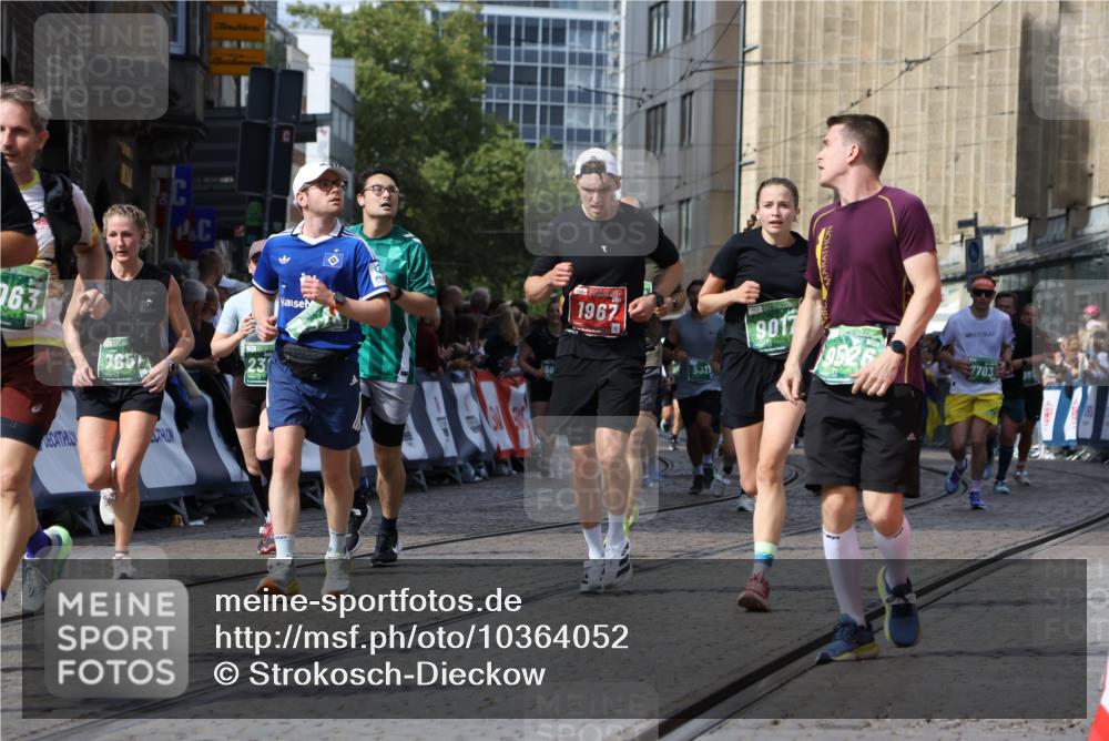 13.09.2026 - 21. swb-Marathon Bremen Strokosch-Dieckow http://msf.ph/oto/10364052 13.09.2026 13:35:05 Ziel 489, 1210, 1395, 1967, 2525, 2561, 2755, 2831, 3052, 3058, 3181, 3217, 3353, 3380, 3388, 3765, 3768, 3842, 4537, 5378, 5415, 5684, 5694, 5760, 6085, 6128, 6168, 6244, 7443, 7462, 7833, 8155, 8182, 8453, 8493, 8552, 8683, 9038, 9751, 9788, 9820, 13180, 536, 2003, 2366, 2492, 2625, 2866, 3063, 3311, 3916, 4062, 4635, 4985, 5016, 6320, 6750, 7305, 7657, 7703, 7998, 8300, 8328, 9017, 9216, 9526, 9527 meine-sportfotos.de