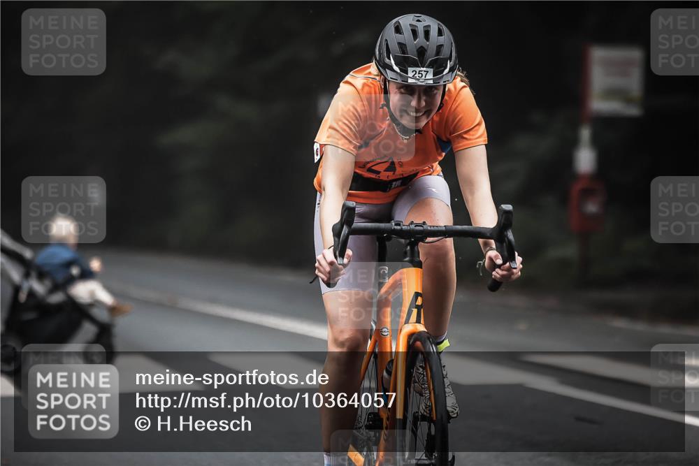 13.09.2026 - Stadtparktriathlon H.Heesch http://msf.ph/oto/10364057 13.09.2026 10:09:47 Radfahren 249, 257, 317 meine-sportfotos.de