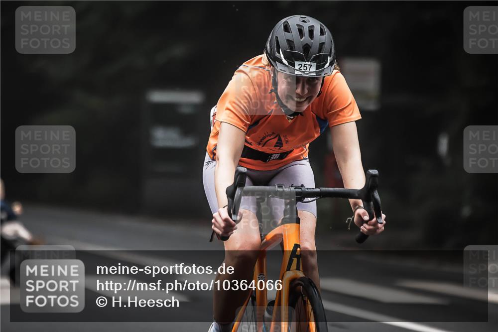13.09.2026 - Stadtparktriathlon H.Heesch http://msf.ph/oto/10364066 13.09.2026 10:09:47 Radfahren 249, 257, 317 meine-sportfotos.de