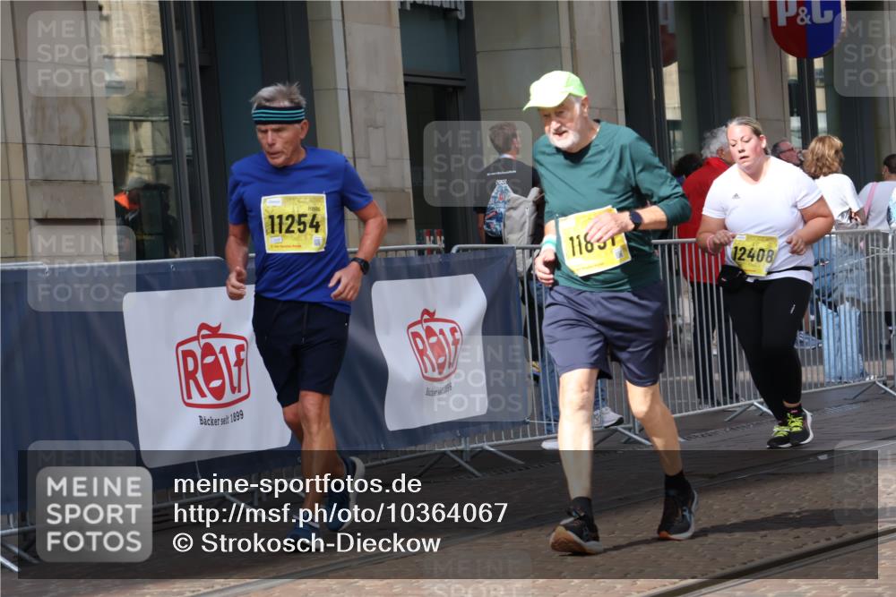 13.09.2026 - 21. swb-Marathon Bremen Strokosch-Dieckow http://msf.ph/oto/10364067 13.09.2026 11:26:37 Ziel 10573, 11254, 11851, 12377, 12408, 10667, 11538 meine-sportfotos.de