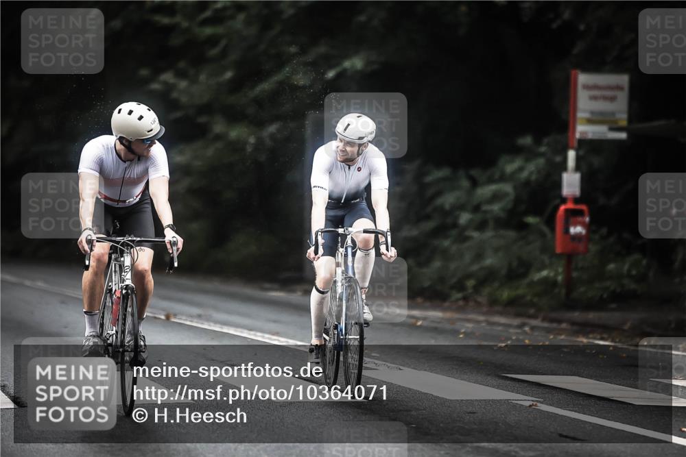 13.09.2026 - Stadtparktriathlon H.Heesch http://msf.ph/oto/10364071 13.09.2026 13:12:16 Radfahren 1195, 1374, 1409, 1431 meine-sportfotos.de