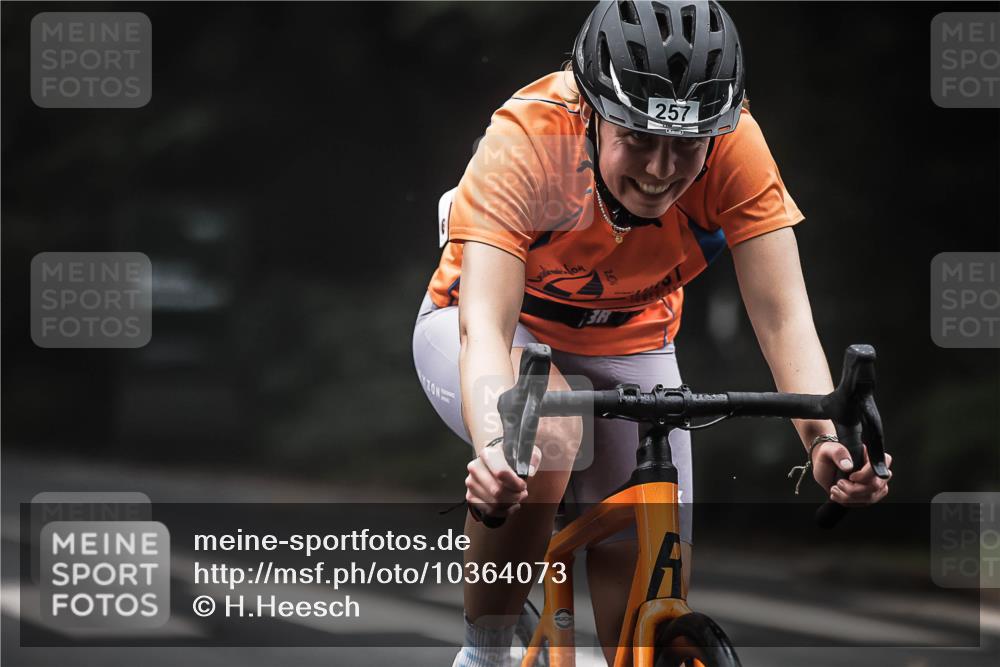 13.09.2026 - Stadtparktriathlon H.Heesch http://msf.ph/oto/10364073 13.09.2026 10:09:47 Radfahren 249, 257, 317 meine-sportfotos.de