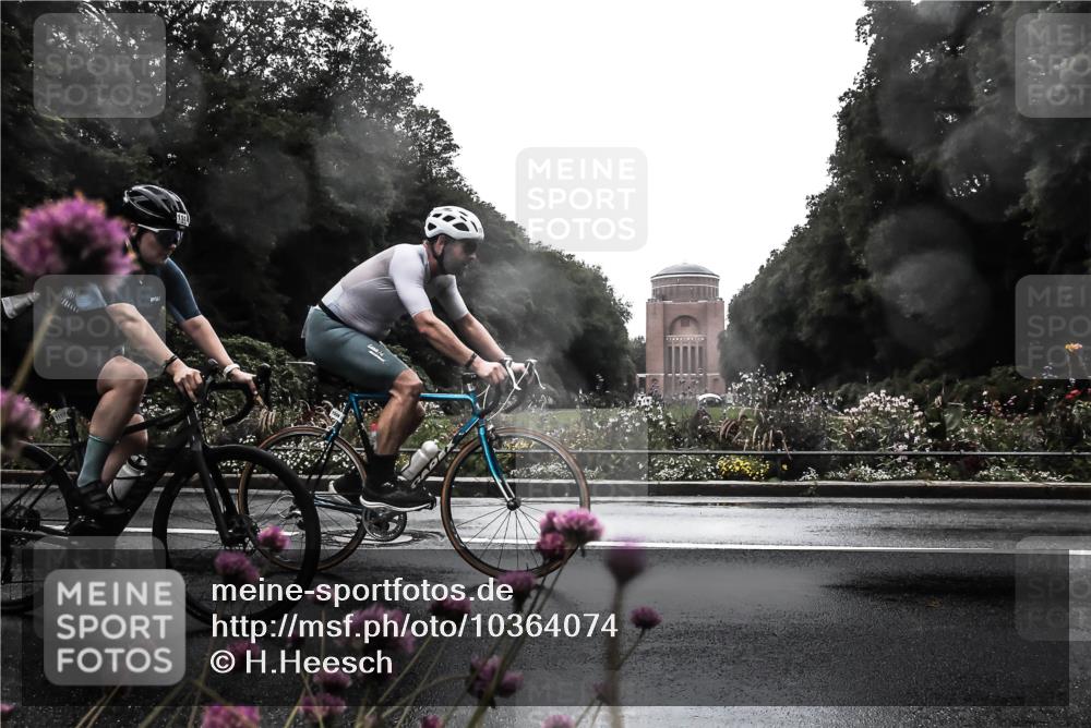 13.09.2026 - Stadtparktriathlon H.Heesch http://msf.ph/oto/10364074 13.09.2026 12:33:46 Radfahren 1008, 1099, 1117, 1131 meine-sportfotos.de