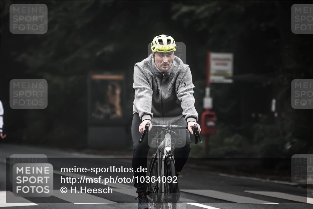 13.09.2026 - Stadtparktriathlon H.Heesch http://msf.ph/oto/10364092 13.09.2026 10:09:57 Radfahren 247, 251 meine-sportfotos.de