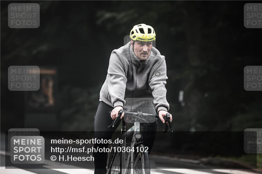 13.09.2026 - Stadtparktriathlon H.Heesch http://msf.ph/oto/10364102 13.09.2026 10:09:57 Radfahren 247, 251 meine-sportfotos.de