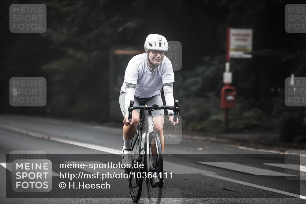13.09.2026 - Stadtparktriathlon H.Heesch http://msf.ph/oto/10364111 13.09.2026 10:09:58 Radfahren 247, 251 meine-sportfotos.de
