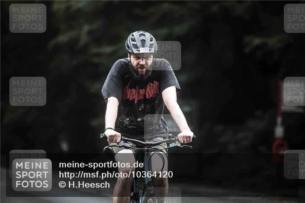 13.09.2026 - Stadtparktriathlon H.Heesch http://msf.ph/oto/10364120 13.09.2026 13:12:21 Radfahren 1195, 1205, 1409 meine-sportfotos.de