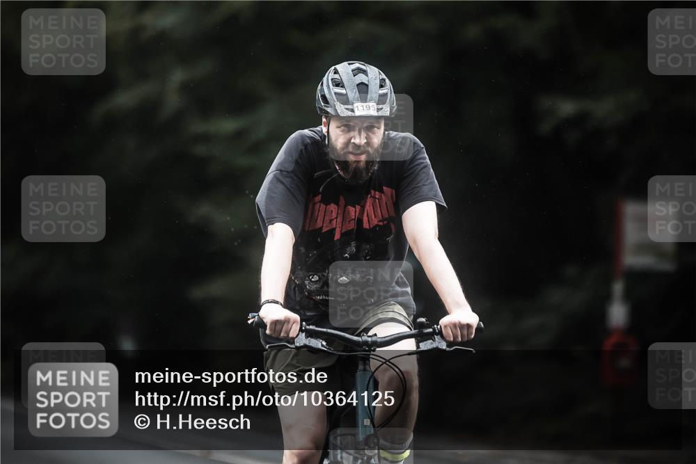 13.09.2026 - Stadtparktriathlon H.Heesch http://msf.ph/oto/10364125 13.09.2026 13:12:21 Radfahren 1195, 1205, 1409 meine-sportfotos.de