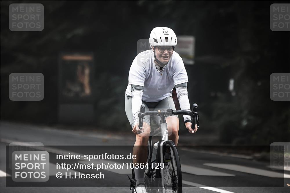 13.09.2026 - Stadtparktriathlon H.Heesch http://msf.ph/oto/10364129 13.09.2026 10:09:58 Radfahren 247, 251 meine-sportfotos.de