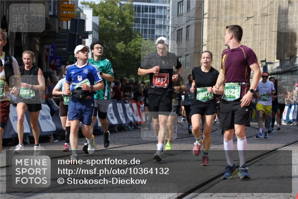 13.09.2026 - 21. swb-Marathon Bremen Strokosch-Dieckow http://msf.ph/oto/10364132 13.09.2026 13:35:05 Ziel 489, 1210, 1395, 1967, 2525, 2561, 2755, 2831, 3052, 3058, 3181, 3217, 3353, 3380, 3388, 3765, 3768, 3842, 4537, 5378, 5415, 5684, 5694, 5760, 6085, 6128, 6168, 6244, 7443, 7462, 7833, 8155, 8182, 8453, 8493, 8552, 8683, 9038, 9751, 9788, 9820, 13180, 536, 2003, 2366, 2492, 2625, 2866, 3063, 3311, 3916, 4062, 4635, 4985, 5016, 6320, 6750, 7305, 7657, 7703, 7998, 8300, 8328, 9017, 9216, 9526, 9527 meine-sportfotos.de