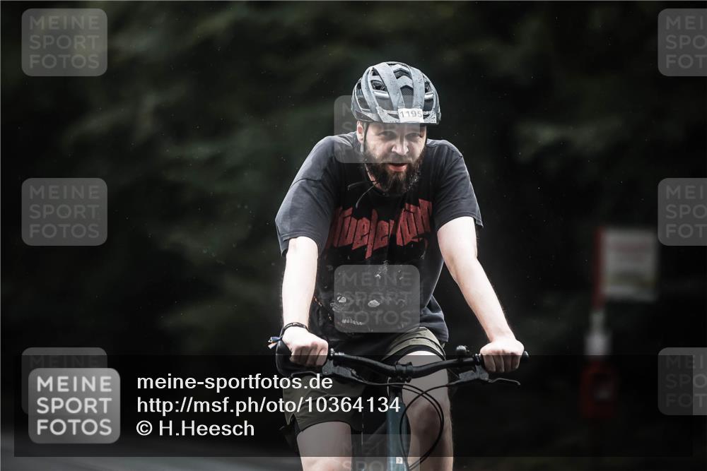 13.09.2026 - Stadtparktriathlon H.Heesch http://msf.ph/oto/10364134 13.09.2026 13:12:21 Radfahren 1195, 1205, 1409 meine-sportfotos.de