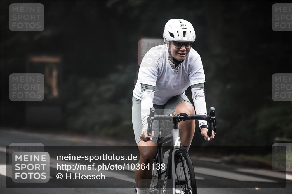 13.09.2026 - Stadtparktriathlon H.Heesch http://msf.ph/oto/10364138 13.09.2026 10:09:59 Radfahren 233, 247, 251 meine-sportfotos.de