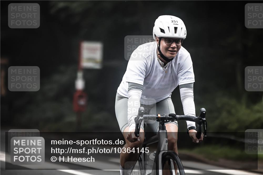 13.09.2026 - Stadtparktriathlon H.Heesch http://msf.ph/oto/10364145 13.09.2026 10:09:59 Radfahren 233, 247, 251 meine-sportfotos.de