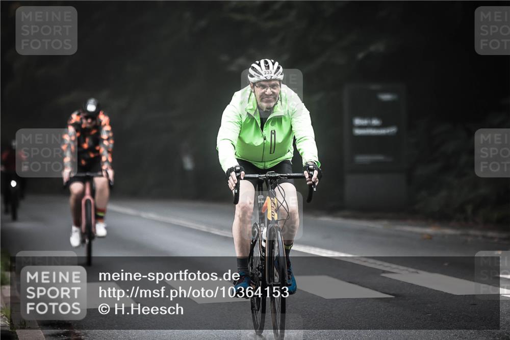 13.09.2026 - Stadtparktriathlon H.Heesch http://msf.ph/oto/10364153 13.09.2026 10:10:05 Radfahren 233, 261, 316 meine-sportfotos.de
