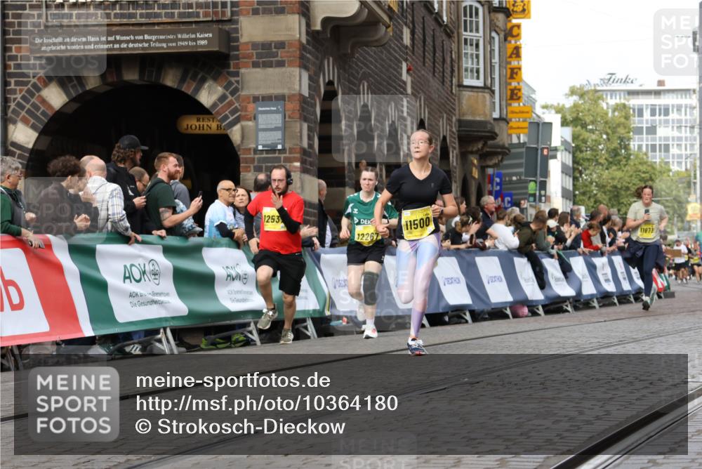 13.09.2026 - 21. swb-Marathon Bremen Strokosch-Dieckow http://msf.ph/oto/10364180 13.09.2026 10:59:28 Ziel 10383, 10415, 10427, 10477, 10492, 10668, 10843, 11034, 11086, 11125, 11301, 11302, 11500, 11602, 11913, 12015, 12118, 12127, 12131, 12200, 12271, 12297, 12541, 10147, 10355, 10669, 10745, 10928, 10929, 11151, 11194, 11207, 11419, 11501, 11519, 11594, 12138, 12481, 12527 meine-sportfotos.de