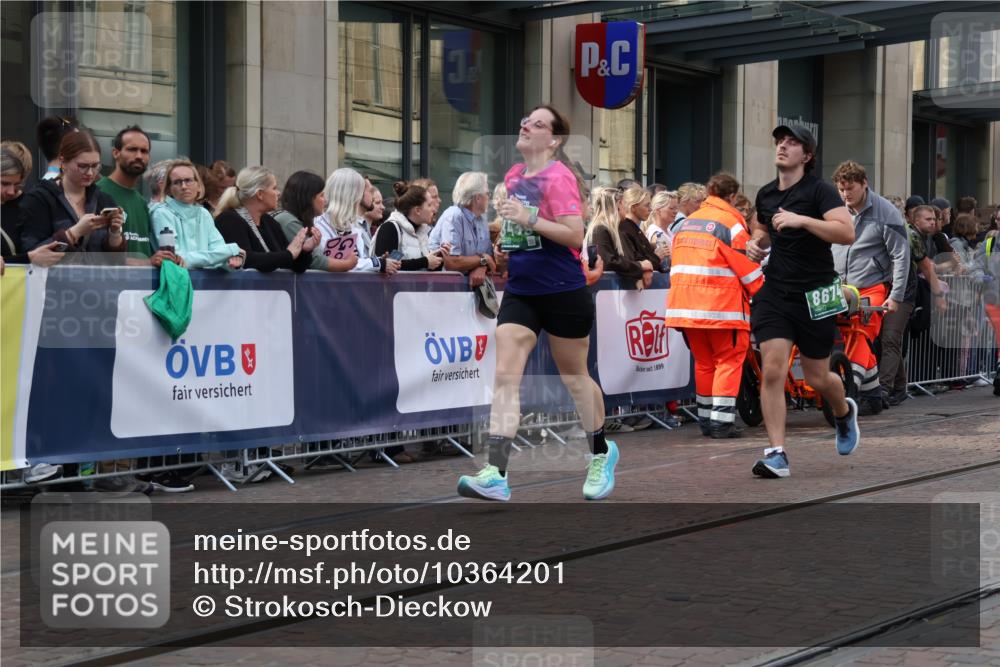13.09.2026 - 21. swb-Marathon Bremen Strokosch-Dieckow http://msf.ph/oto/10364201 13.09.2026 13:37:08 Ziel 270, 391, 448, 869, 1180, 3323, 3333, 3627, 3804, 3823, 4155, 4300, 4433, 4628, 5388, 5612, 5738, 5791, 6804, 6904, 6911, 6947, 7003, 7074, 7571, 8380, 8439, 8553, 8674, 8748, 8753, 9441, 9701, 10062, 10106, 551, 813, 843, 950, 1285, 1641, 1849, 1854, 1991, 2241, 2275, 2531, 2930, 3122, 3541, 3635, 3732, 3787, 3874, 3894, 3909, 3998, 4261, 4410, 4448, 4932, 4947, 5236, 5355, 5547, 5577, 6046, 6056, 6269, 6408, 6431, 6629, 6961, 7006, 7046, 8268, 8443 meine-sportfotos.de