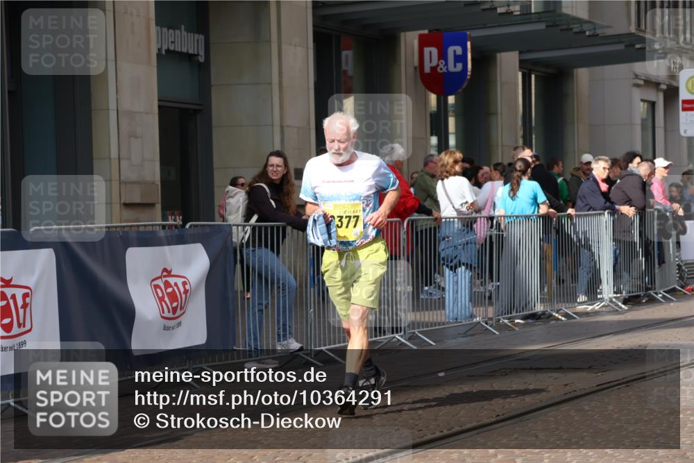 13.09.2026 - 21. swb-Marathon Bremen Strokosch-Dieckow http://msf.ph/oto/10364291 13.09.2026 11:26:41 Ziel 10573, 11254, 11851, 12377, 12408, 10667, 11538 meine-sportfotos.de