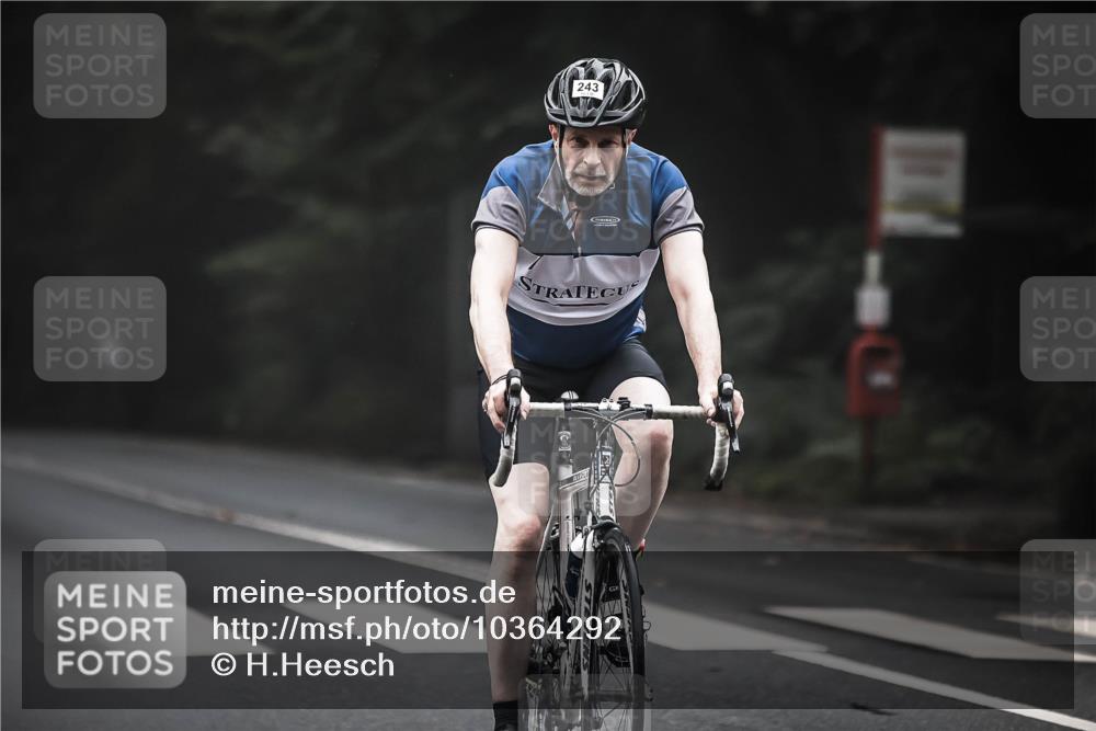 13.09.2026 - Stadtparktriathlon H.Heesch http://msf.ph/oto/10364292 13.09.2026 10:10:17 Radfahren 243, 277 meine-sportfotos.de