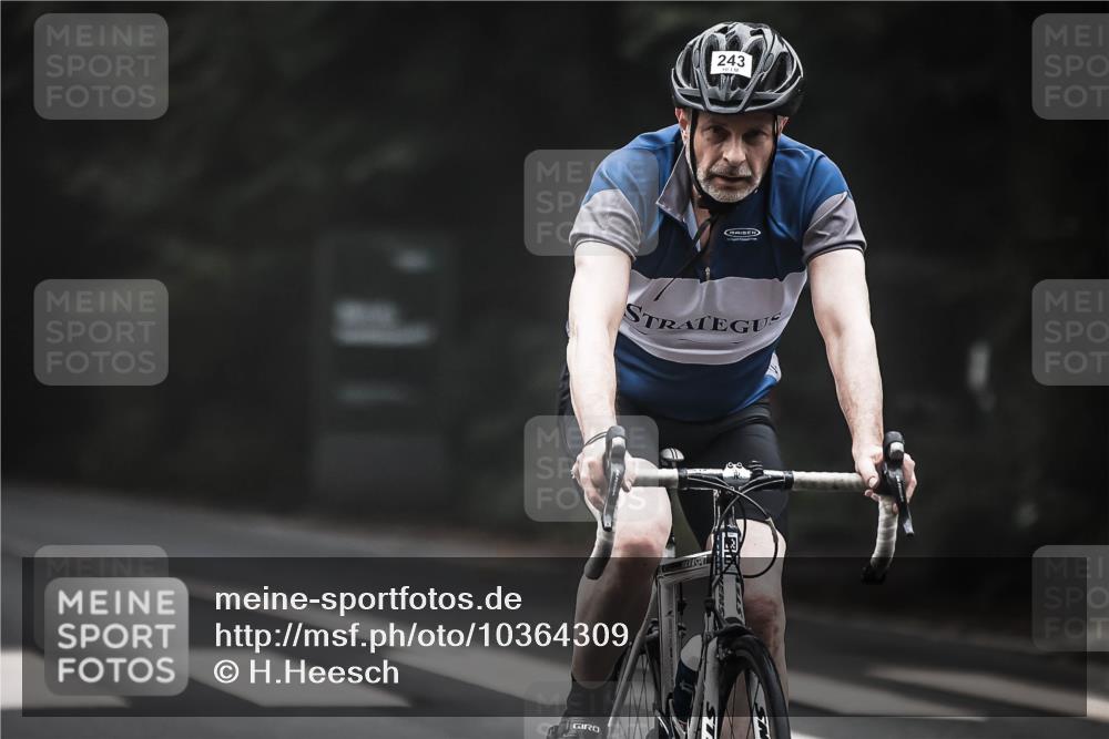 13.09.2026 - Stadtparktriathlon H.Heesch http://msf.ph/oto/10364309 13.09.2026 10:10:17 Radfahren 243, 277 meine-sportfotos.de