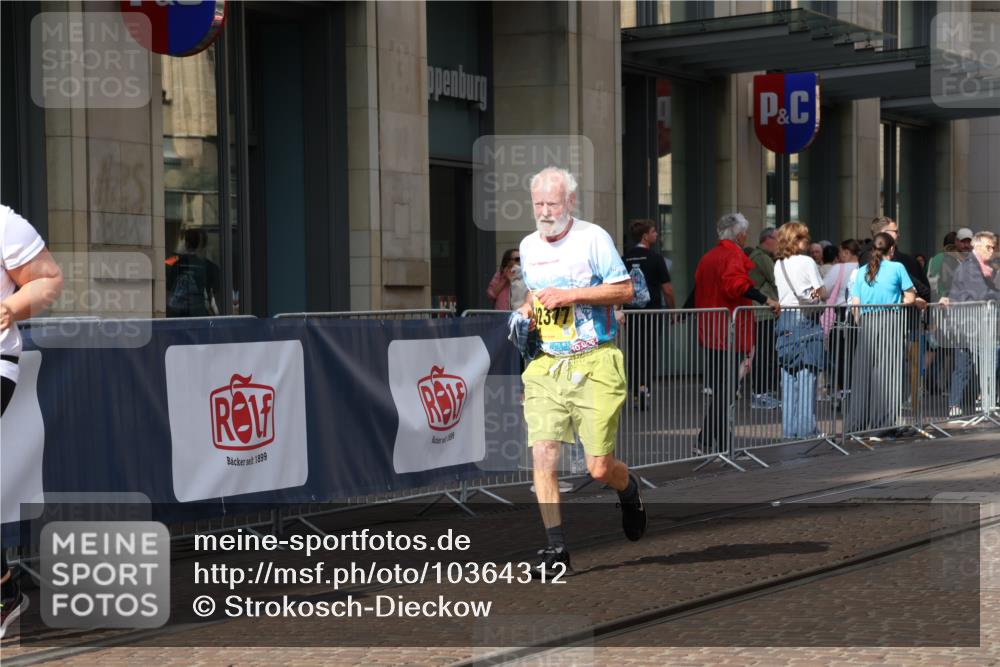 13.09.2026 - 21. swb-Marathon Bremen Strokosch-Dieckow http://msf.ph/oto/10364312 13.09.2026 11:26:42 Ziel 10573, 11254, 11851, 12377, 12408, 10573, 10667, 11538 meine-sportfotos.de