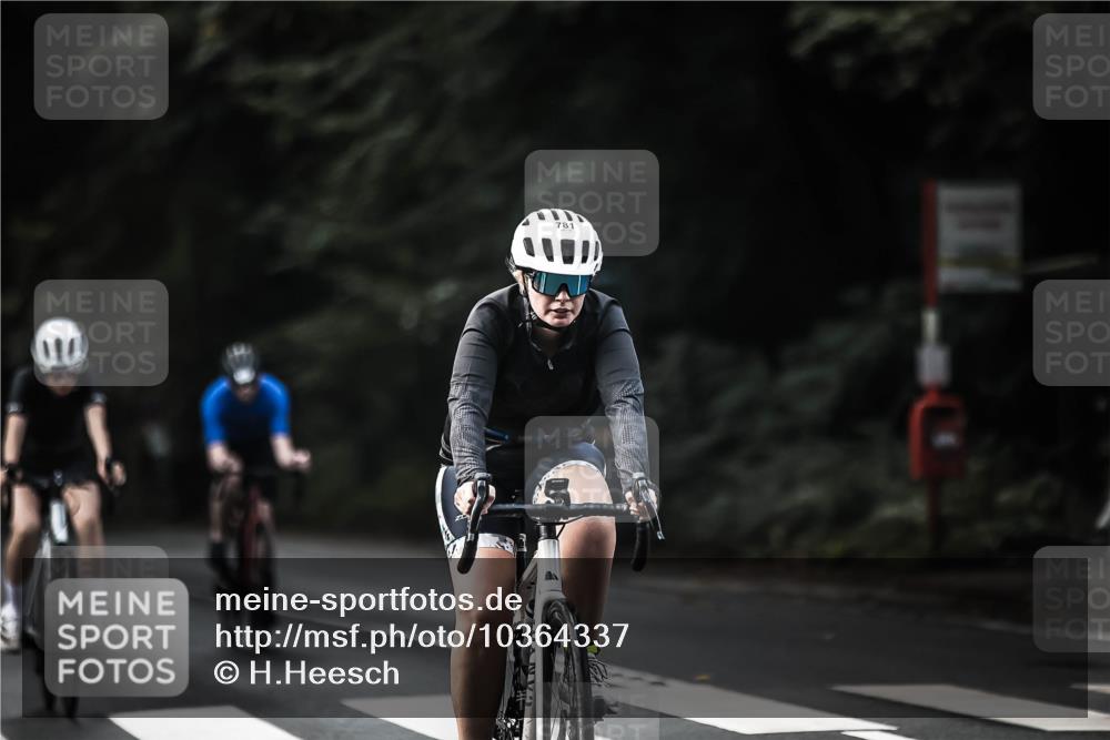 13.09.2026 - Stadtparktriathlon H.Heesch http://msf.ph/oto/10364337 13.09.2026 11:21:09 Radfahren 696, 741, 776, 781 meine-sportfotos.de