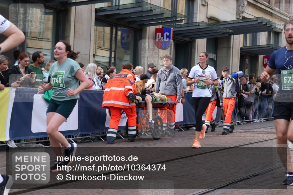 13.09.2026 - 21. swb-Marathon Bremen Strokosch-Dieckow http://msf.ph/oto/10364374 13.09.2026 13:37:11 Ziel 270, 391, 448, 869, 1180, 3323, 3627, 3804, 3823, 4155, 4300, 4433, 4628, 5388, 5612, 5624, 5738, 5791, 6032, 6804, 6904, 6911, 7003, 7074, 7571, 7635, 8315, 8316, 8380, 8439, 8553, 8674, 8748, 8753, 9441, 10062, 10106, 551, 950, 1285, 1641, 1849, 1854, 1991, 2241, 2275, 2531, 2930, 3122, 3333, 3541, 3732, 3787, 3874, 3894, 3909, 4261, 4410, 4448, 4932, 4947, 5236, 5355, 5547, 5577, 6046, 6056, 6269, 6408, 6431, 6629, 6947, 6961, 7006, 7046, 8268, 8443, 9701 meine-sportfotos.de
