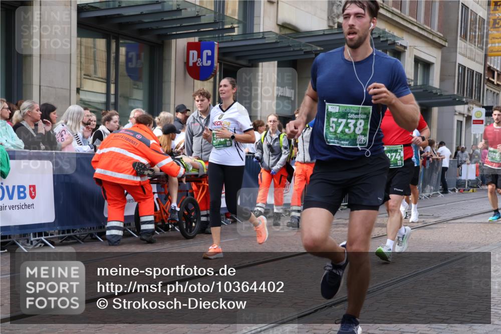 13.09.2026 - 21. swb-Marathon Bremen Strokosch-Dieckow http://msf.ph/oto/10364402 13.09.2026 13:37:11 Ziel 270, 391, 448, 869, 1180, 3323, 3627, 3804, 3823, 4155, 4300, 4433, 4628, 5388, 5612, 5624, 5738, 5791, 6032, 6804, 6904, 6911, 7003, 7074, 7571, 7635, 8315, 8316, 8380, 8439, 8553, 8674, 8748, 8753, 9441, 10062, 10106, 551, 950, 1285, 1641, 1849, 1854, 1991, 2241, 2275, 2531, 2930, 3122, 3333, 3541, 3732, 3787, 3874, 3894, 3909, 4261, 4410, 4448, 4932, 4947, 5236, 5355, 5547, 5577, 6046, 6056, 6269, 6408, 6431, 6629, 6947, 6961, 7006, 7046, 8268, 8443, 9701 meine-sportfotos.de